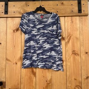 Vince Camuto Camo t-shirt